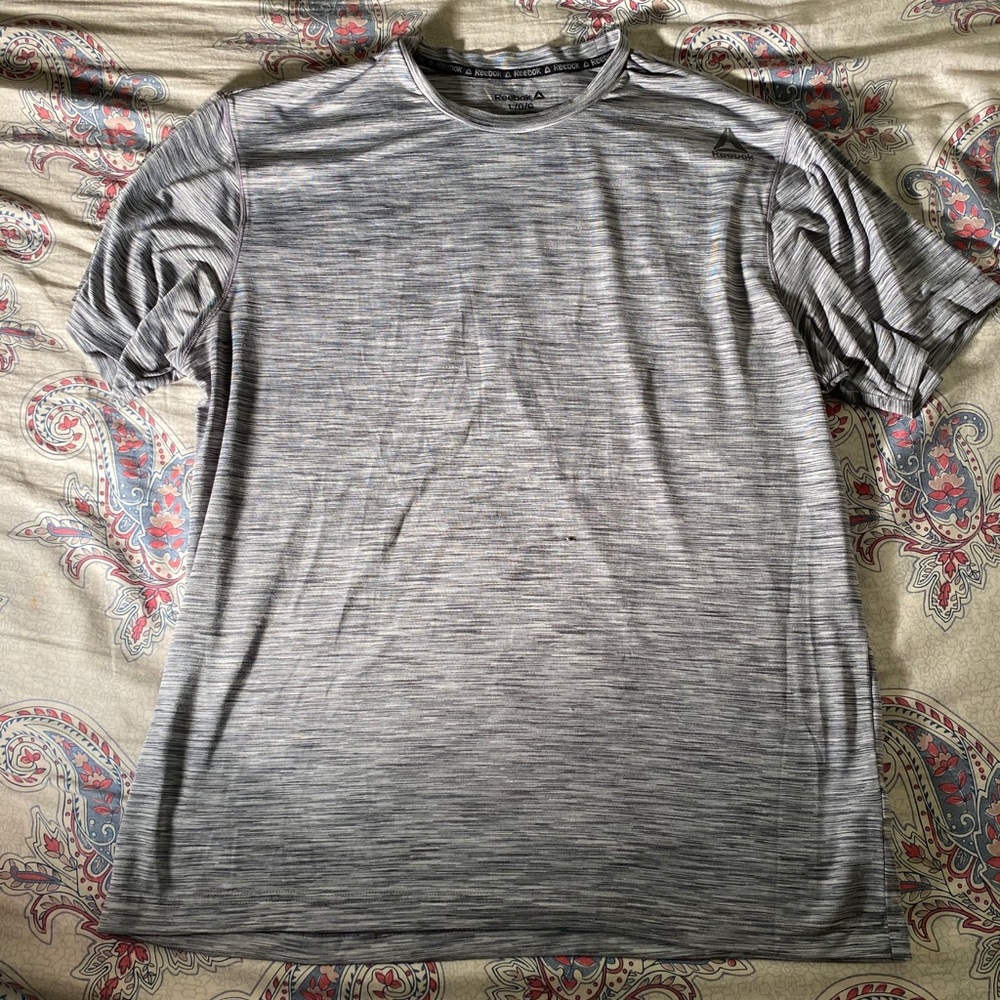 Reebok tee. Size L